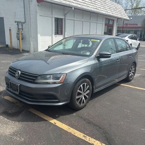 VOLKSWAGEN JETTA 1.4T SE - 1