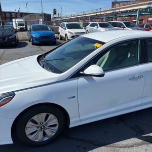 HYUNDAI SONATA HYBRID SE - 2