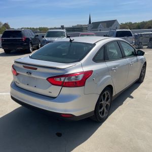 FORD FOCUS SE - 8