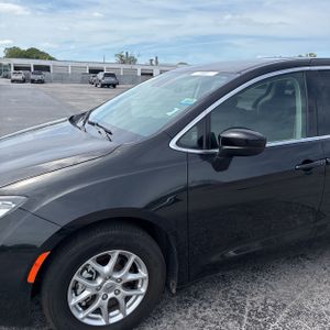 CHRYSLER VOYAGER LX - 2