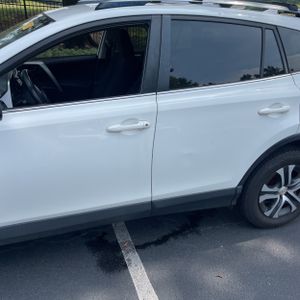 2017 Toyota RAV4 LE — фото 4