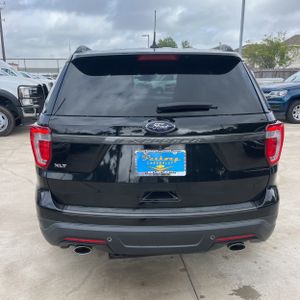 FORD EXPLORER XLT - 7