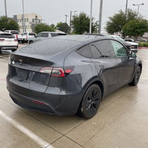 TESLA MODEL Y LONG RANGE - 8