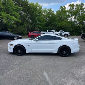 FORD MUSTANG GT PREMIUM - 3