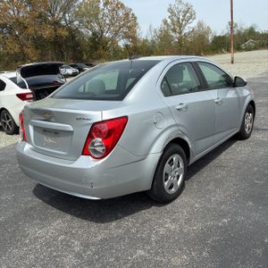 CHEVROLET SONIC LS AUTO - 7