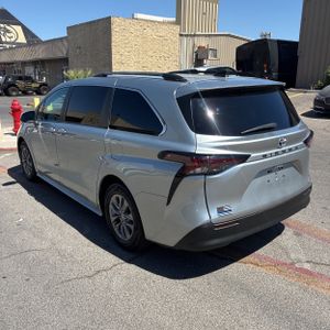 2023 Toyota SIENNA XLE 7-PASSENGER photo 5