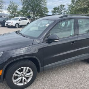 VOLKSWAGEN TIGUAN 2.0T S - 2
