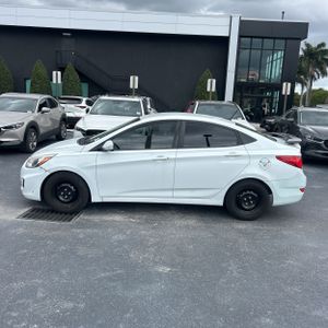 HYUNDAI ACCENT SE - 3
