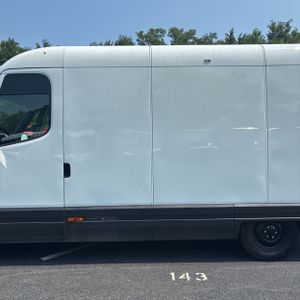 2024 Rivian DELIVERY ECV 500 CARGO VAN — фото 4