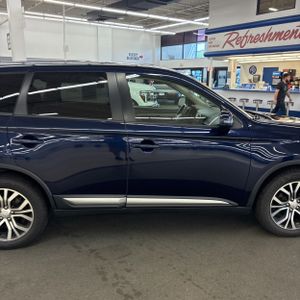2018 Mitsubishi OUTLANDER SE — миниатюра 11