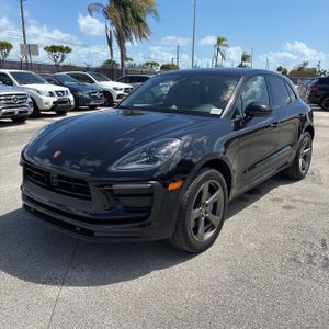 PORSCHE MACAN - 1