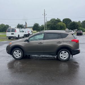2015 Toyota RAV4 LE — фото 3