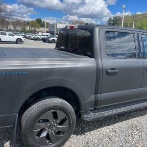 FORD F-150 LIGHTNING LARIAT - 9