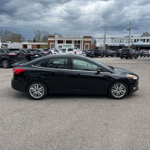 FORD FOCUS TITANIUM - 4