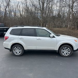 SUBARU FORESTER X PREMIUM - 10