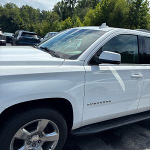 2020 Chevrolet SUBURBAN LT photo 2