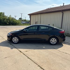 2018 Hyundai ELANTRA SE photo 3