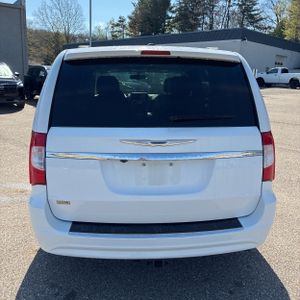 CHRYSLER TOWN AND COUNTRY TOURING - 7