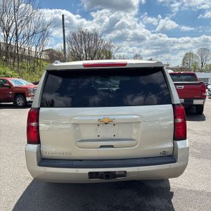 CHEVROLET SUBURBAN LT - 4