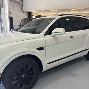 BENTLEY BENTAYGA V8 - 2