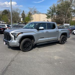 TOYOTA TUNDRA - 1