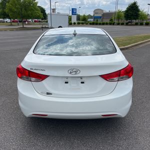HYUNDAI ELANTRA GLS - 7