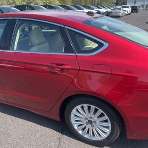 FORD FUSION HYBRID SE - 6
