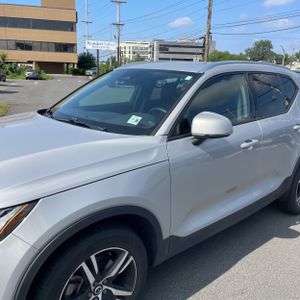 2023 Volvo XC40 CORE — фото 2