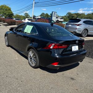 صورة 5 لـ 2016 Lexus IS 300 BASE