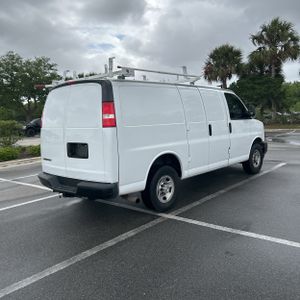 CHEVROLET EXPRESS 2500 - 8