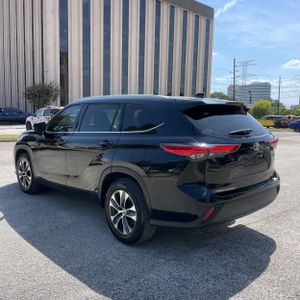 صورة 5 لـ 2022 Toyota HIGHLANDER XLE