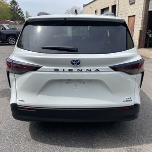 TOYOTA SIENNA - 7