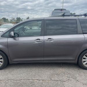 TOYOTA SIENNA - 4