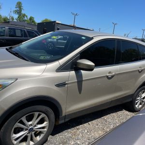 FORD ESCAPE SE - 2