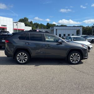 صورة 10 لـ 2025 Toyota RAV4 XLE PREMIUM