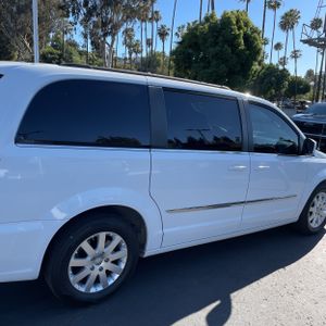 CHRYSLER TOWN AND COUNTRY TOURING - 9