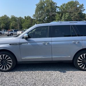 صورة 4 لـ 2022 Lincoln NAVIGATOR BLACK LABEL