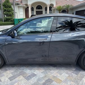 TESLA MODEL Y LONG RANGE - 4