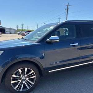 FORD EXPLORER PLATINUM - 2
