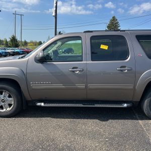 CHEVROLET SUBURBAN LT - 4