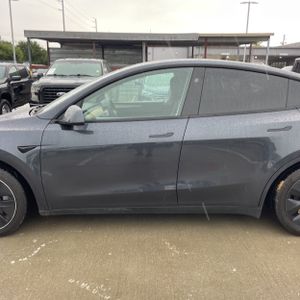 TESLA MODEL Y LONG RANGE - 4