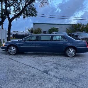 Cadillac DTS - 3
