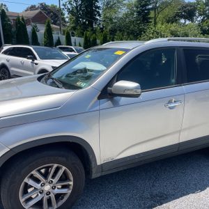 2014 KIA SORENTO LX photo 2