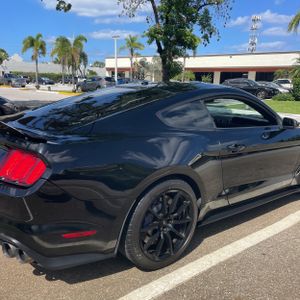 FORD MUSTANG SHELBY GT350 - 9
