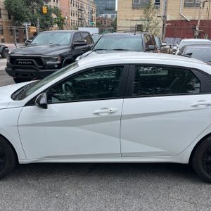 صورة 4 لـ 2025 Hyundai ELANTRA SEL SPORT