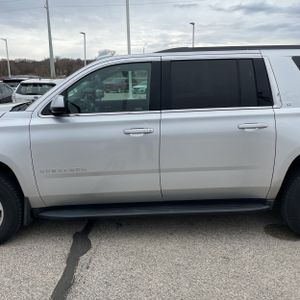 CHEVROLET SUBURBAN LT - 4