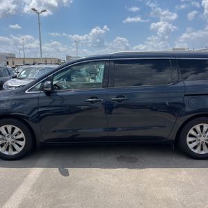 KIA SEDONA EX - 4