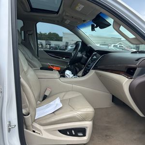 صورة 32 لـ 2017 Cadillac ESCALADE LUXURY