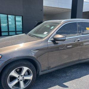 صورة 2 لـ 2017 Mercedes-BENZ GLC