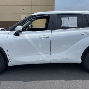 2024 Toyota HIGHLANDER LE 照片 4